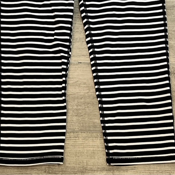 ATHLETA Chaturanga Capri Leggings Black White Striped Size Medium - Picture 3 of 8
